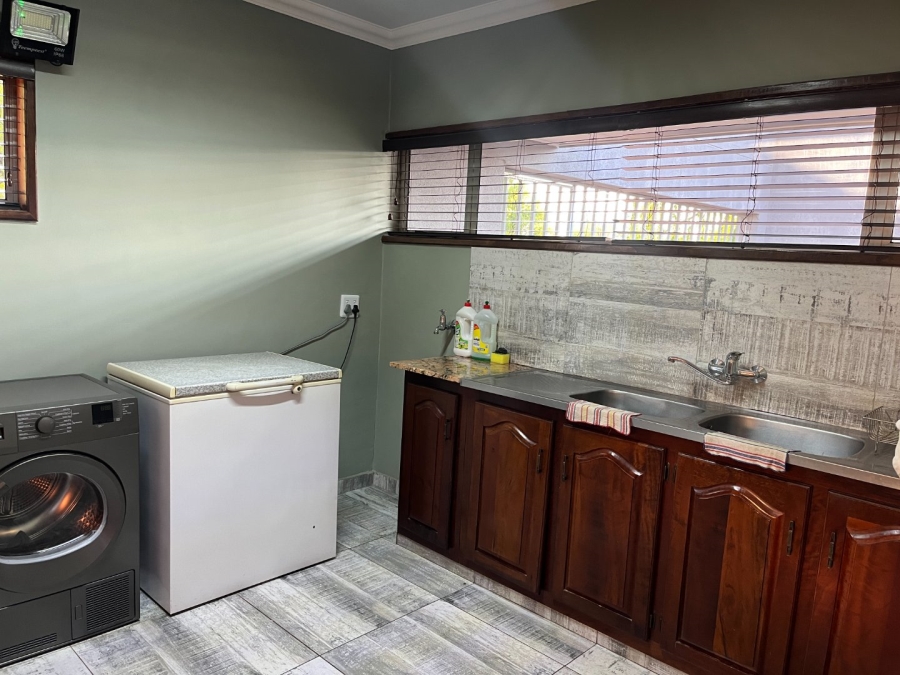 5 Bedroom Property for Sale in Van Der Hoff Park North West